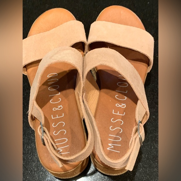 Musse & Cloud Sandals, Size 7 - Picture 5 of 12